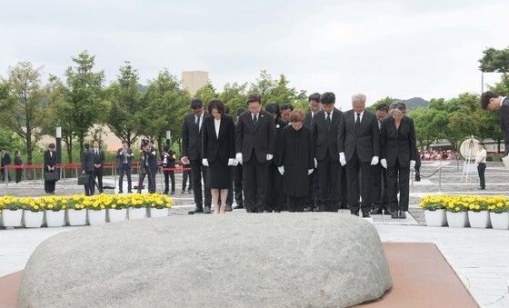 노무현 전 대통령 묘소 참배
