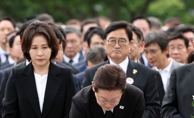 이재명 대통령, 노무현 전 대통령 묘소 참배