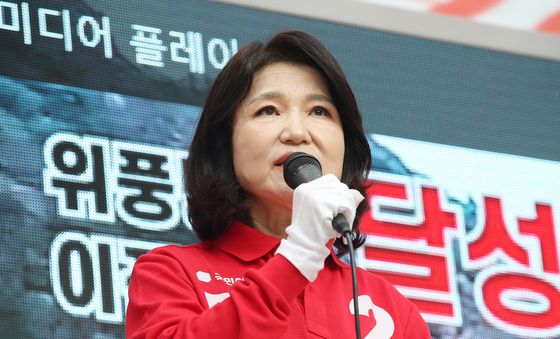달성군 대실역에서 시민과 만나는 이진숙