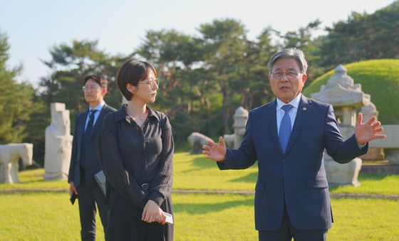 유네스코 세계유산 의릉 둘러보는 허민 국가유산청장