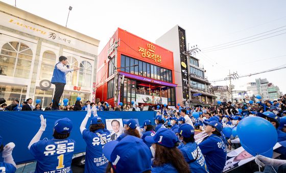 홍대 상상마당에서 연설하는 정원오 후보