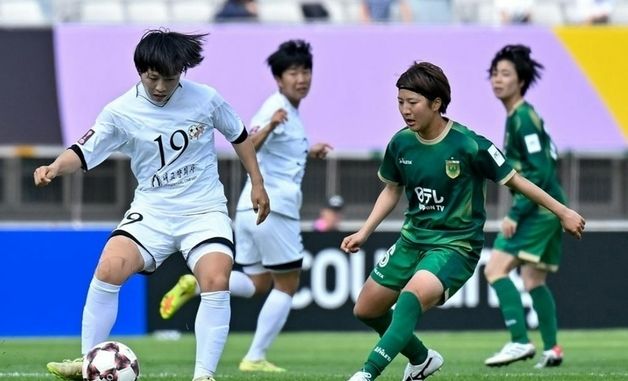 AFC 여자챔피언스리그 결승전에서 경기중인 북한 선수들