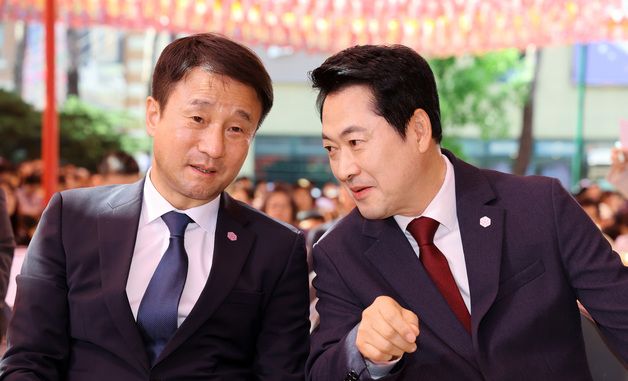 부처님오신날 봉축법요식에서 만난 장동혁·한병도