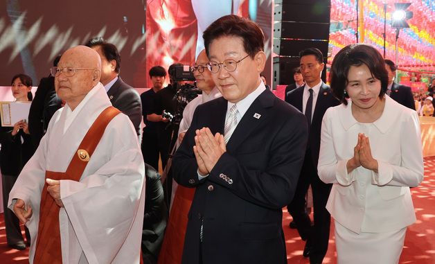 봉축법요식 참석하는 이재명 대통령