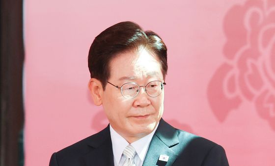 축사 위해 단상향하는 이재명 대통령