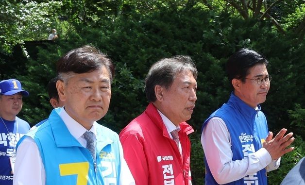 금산사 찾은 전북도지사 후보들