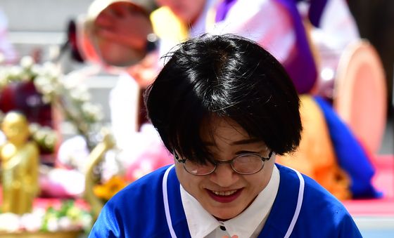 두손 모은 박희정 포항시장 후보