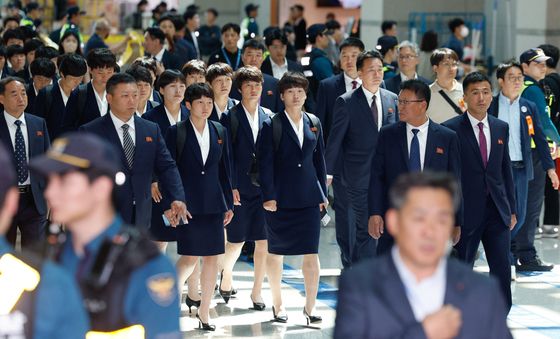 출국하는 북한 내고향여자축구단