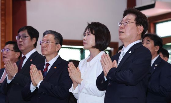 이재명 대통령 부부, 부처님오신날 봉축법요식 참석