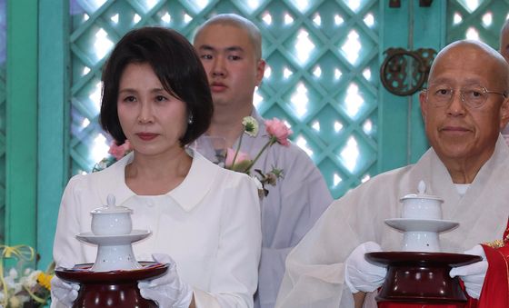 봉축법요식 헌다하는 김혜경 여사