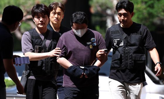 '지인 사무실 찾아가 흉기 살해' 40대 남성, 구속영장심사 출석