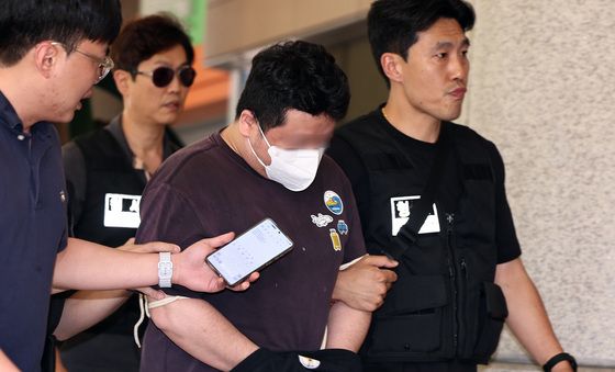 '지인 사무실서 흉기 살해' 40대 남성 영장심사 출석