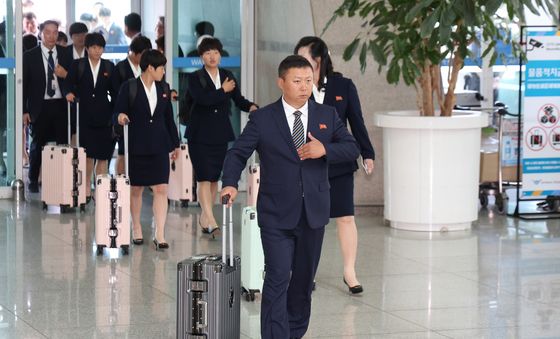 방남 일정 마친 내고향여자축구단, 인천공항 도착