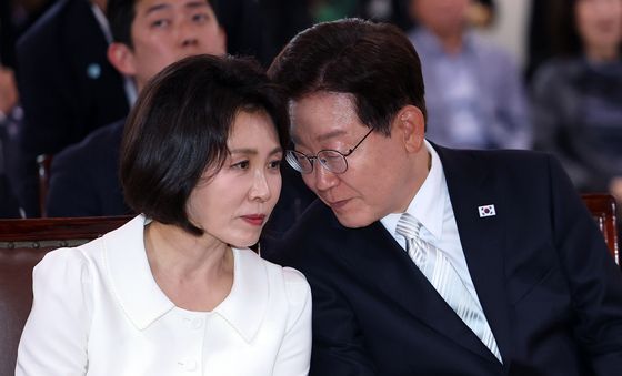대화하는 이재명 대통령·김혜경