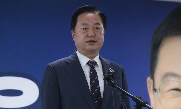 울산시장 단일화 조사 관련 브리핑하는 김두관