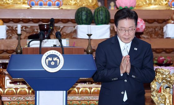 축사 마친 후 인사하는 이재명 대통령