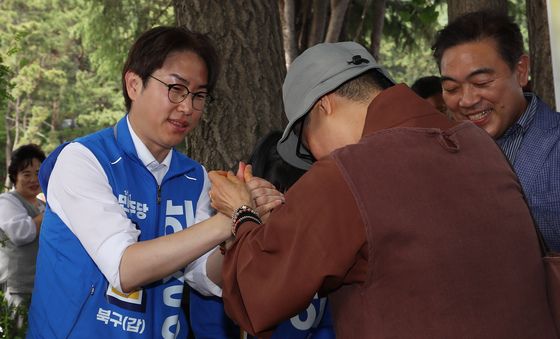 불심 공략 나서는 하정우 후보