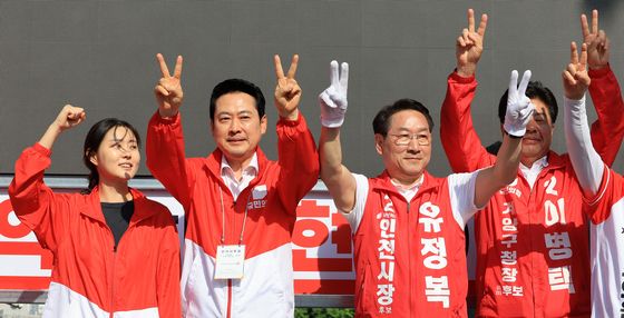 기호 2번 외치는 장동혁 대표와 유정복 후보
