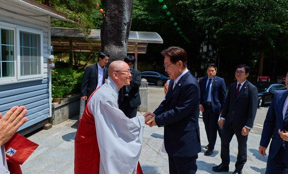 천태종 관문사 찾은 이재명 대통령