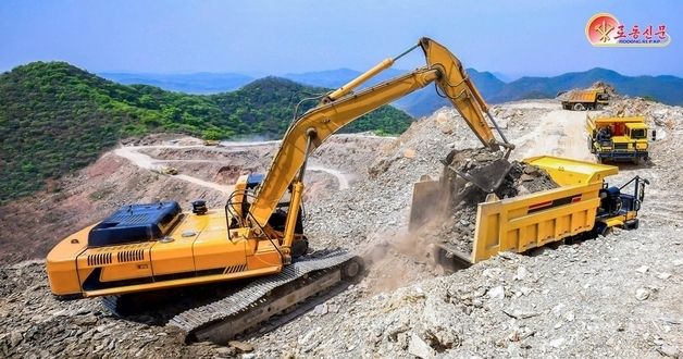 北 "당결정 높이 받들어 생산 혁신"…일출봉광산 조명