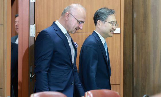 나란히 입장하는 조현 장관·고르단 그를리치 라드만 크로아티아 장관