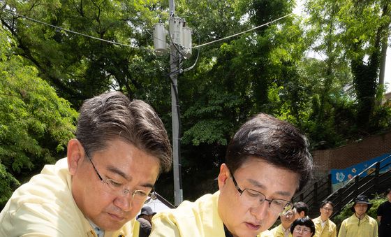 러브버그 방제 현장 찾은 김성환 장관