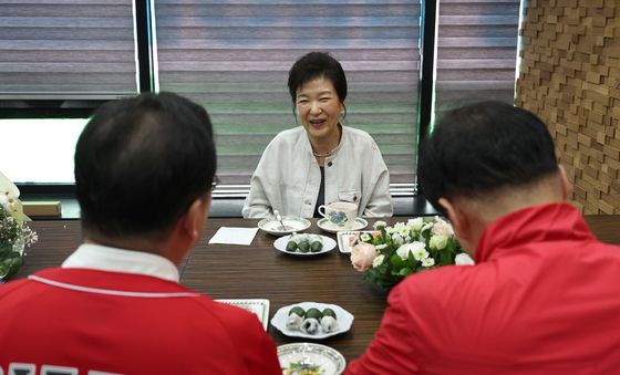 박근혜 전 대통령, 이장우 국민의힘 대전시장 후보 지지방문