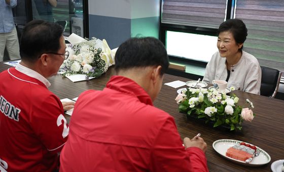 박근혜 전 대통령, 이장우 국민의힘 대전시장 후보 지지방문