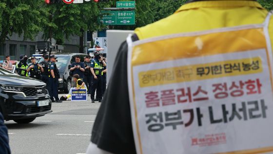 도로에 누운 홈플러스 노조
