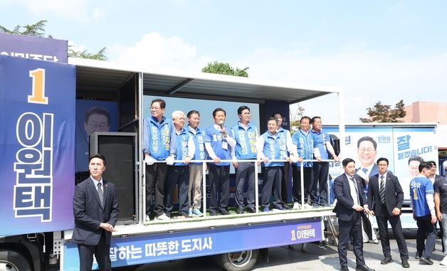 전북 찾아 지지 호소하는 정청래 대표