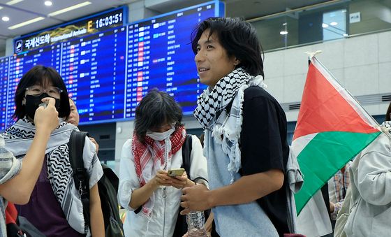인천공항 도착한 활동가 승준