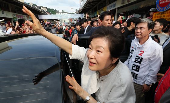 충남 찾은 박 전 대통령