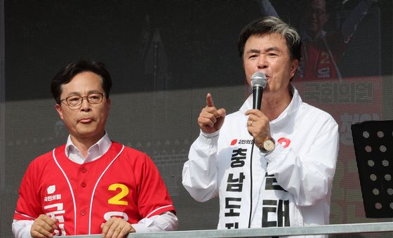 공주서 지지호소하는 김태흠 충남지사 후보