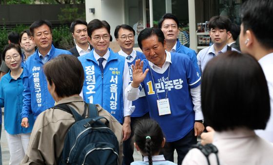 여의도 출근길 인사하는 정청래·정원오