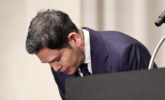 고개숙인 정용진 회장