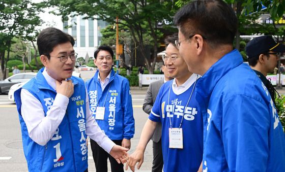 대화나누는 정원오 후보