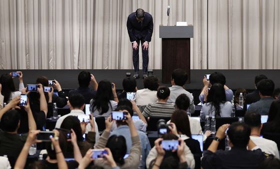 정용진 신세계 회장, '스타벅스 사태' 대국민 사과
