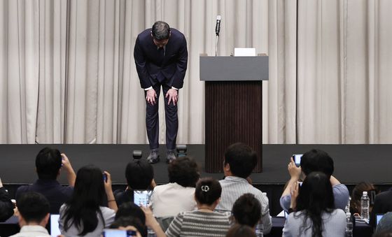 정용진 회장, '스타벅스 사태' 대국민 사과