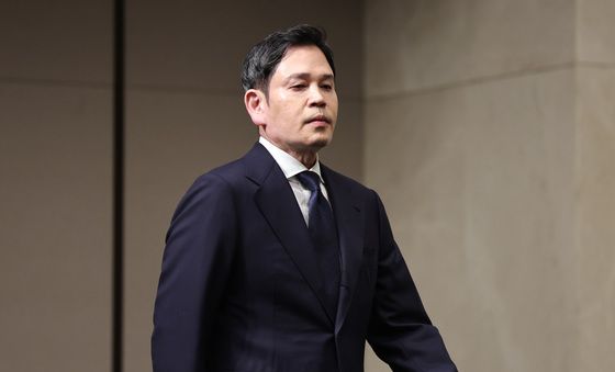 회견장 들어서는 정용진 회장