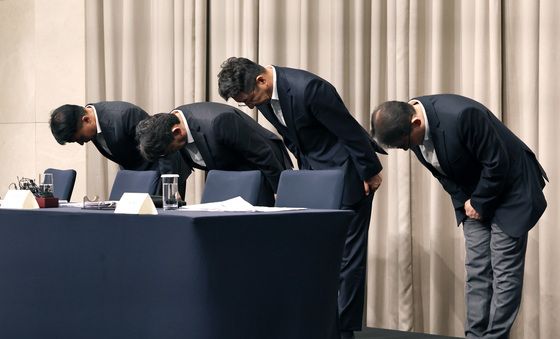 '탱크데이' 논란 사과하는 신세계그룹 임원진