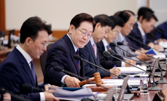 의사봉 두드리는 이재명 대통령