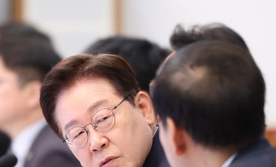 구윤철 부총리에게 질문하는 이재명 대통령