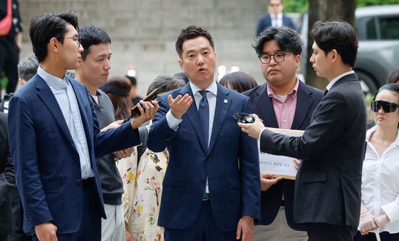 답변하는 김세의 대표