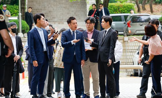 설전 벌이는 김세의 대표