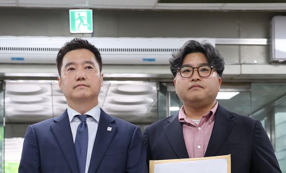 김세의 가세연 대표, '김수현 명예훼손 혐의' 영장심사 출석