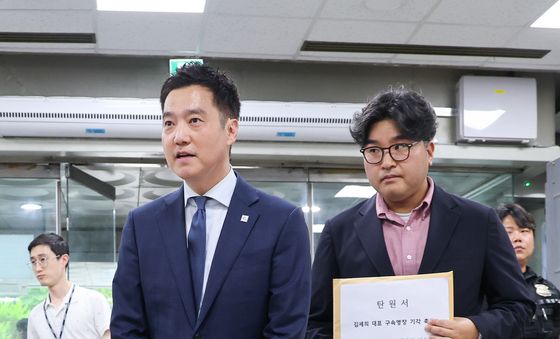 탄원서 갖고 영장심사 향하는 김세의 가세연 대표