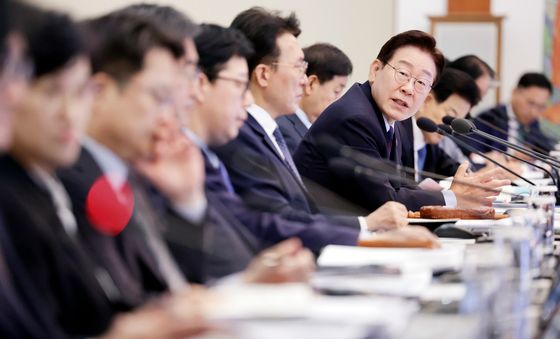 중동전쟁 관련 대응현황 질문하는 이재명 대통령