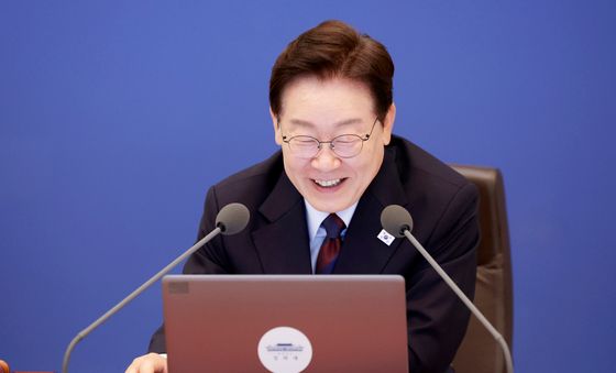 미소 짓는 이재명 대통령