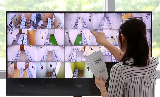 CCTV 가동된 우편투표함 보관소
