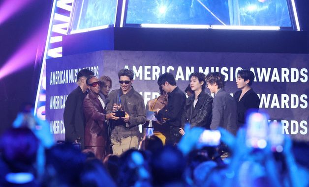 BTS, AMA서 '송 오브 더 서머' 수상… 통산 12번째 트로피